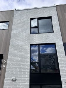 Service de teinture et peinture de brique après dans la grande région de Montréal Québec et Ottawa - Ravalement Rive-Sud