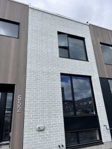 Service de teinture et peinture de brique après sur la Rive-Nord de Montréal - Ravalement Rive-Sud