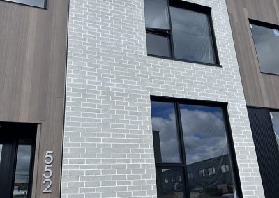 Service de teinture et peinture de brique après sur la Rive-Nord de Montréal - Ravalement Rive-Sud